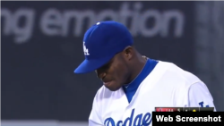 El jardinero central de los Dodgers Yasiel Puig.