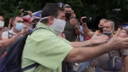 Dos cubanos detenidos en las inmediaciones del Parque Quijote por pedir "Libertad"